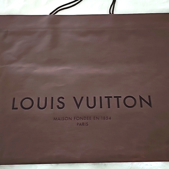 Louis Vuitton Large Shopping Paper Bag. - Picture 3 of 6